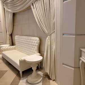 会場内にもソファーがあり、全身写った写真を撮れるのが魅力的でした。