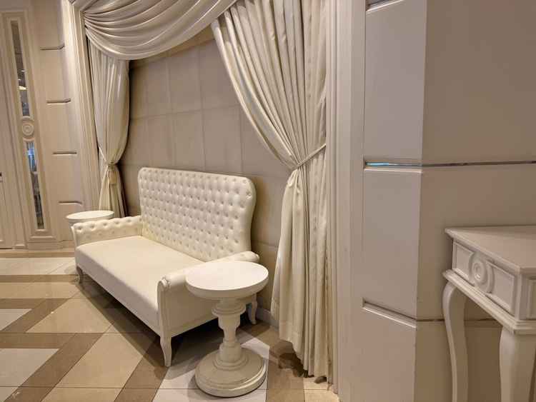 会場内にもソファーがあり、全身写った写真を撮れるのが魅力的でした。