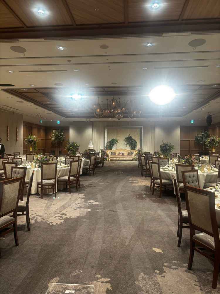 披露宴会場で最も広い場所。写真の後ろにはバーカウンターもあり、おつまみビュッフェにすることも可能！
