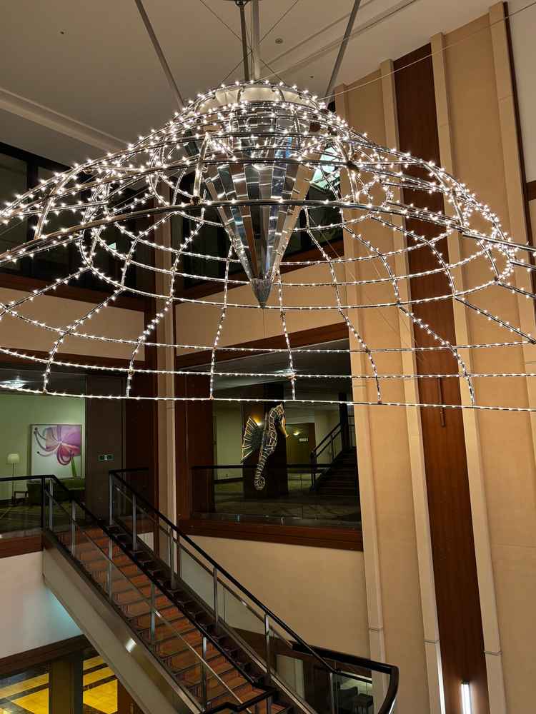 このオブジェの下でファーストミートを行うそうです。迫力がありました