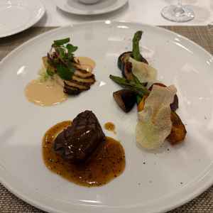 新郎新婦ともにフルコース食べれます。美味しさに感動！！