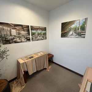 改装後のイメージ写真や建物に使われている壁材