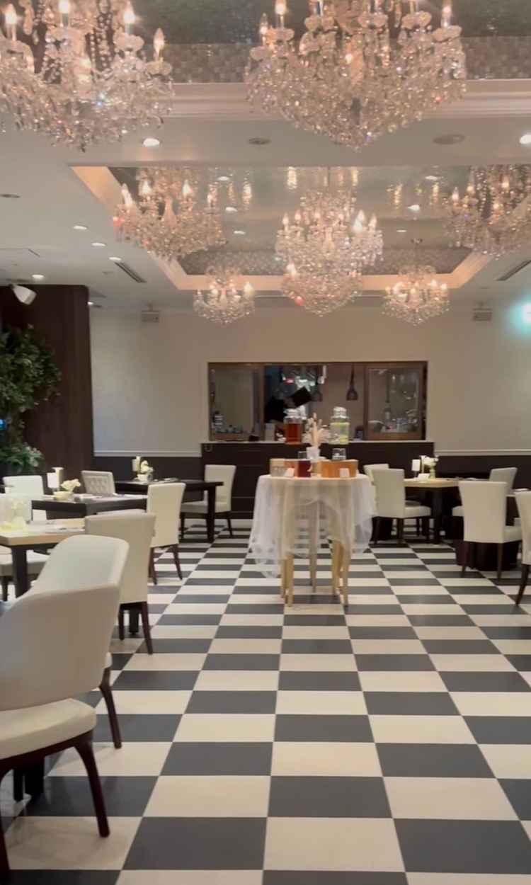 披露宴会場も2種類あって素敵でした。