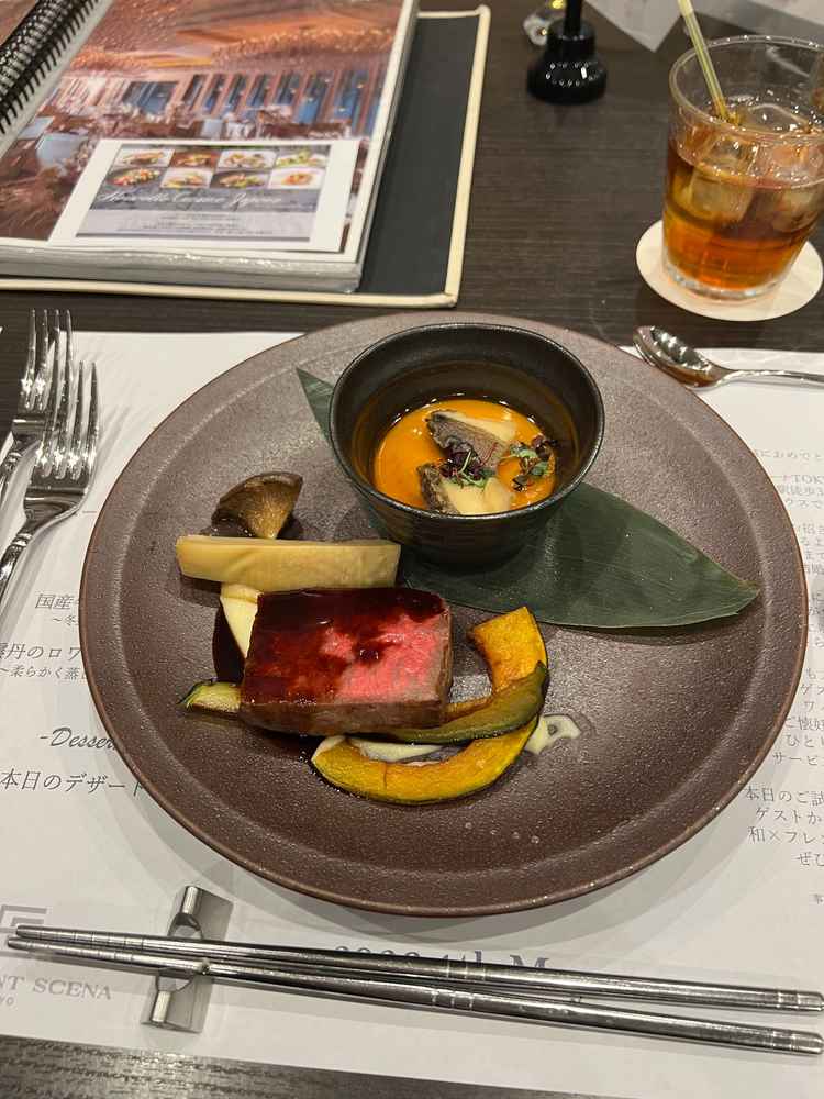 肉料理とウニの茶碗蒸し。どちらも美味で素材の旨みを感じることができ、印象に残る料理だと思う。