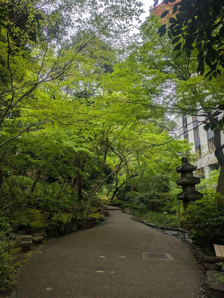 チャペルまでの庭園