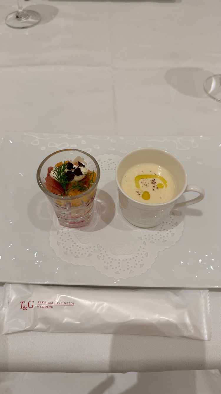 前菜からご用意いただきました。生ハムのサラダとカブのポタージュ、どちらも美味しかったです！