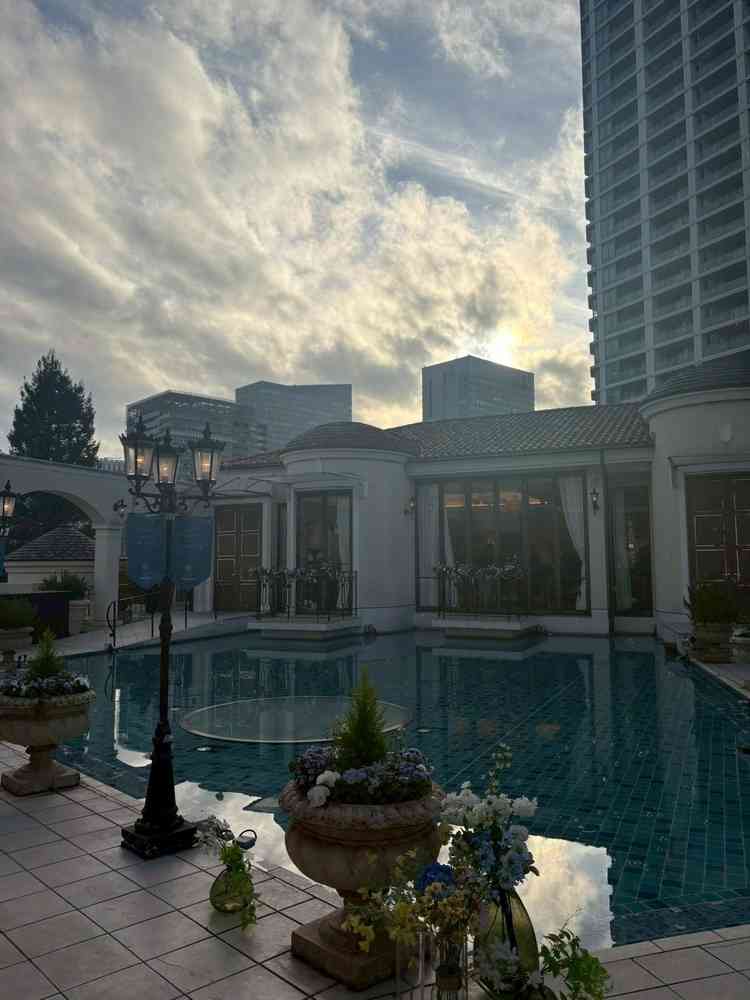 チャペル前プール