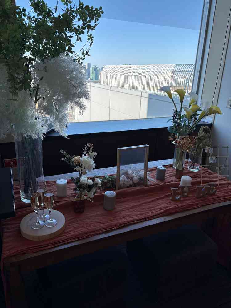 welcomeボードなどを置くところで、welcomeドリンクとフードも美味しいものが用意できる