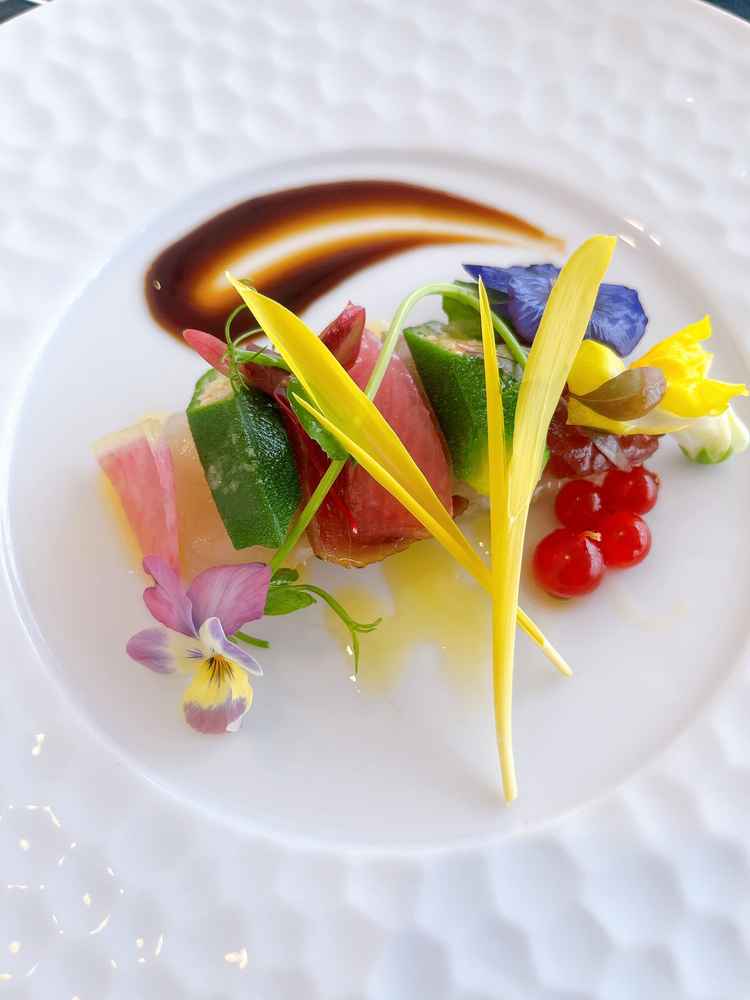 彩が綺麗なお食事でした。