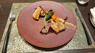 料理の試食です。地産地消の食材を活かした本格フレンチは、老若男女問わずゲストに喜ばれると感じました。