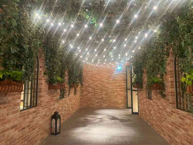 挙式のあとに集まれる場所