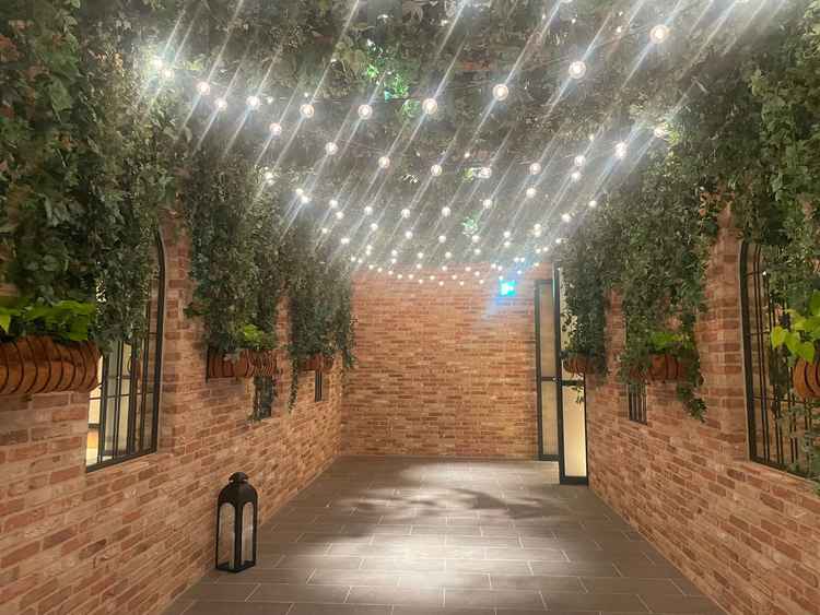 挙式のあとに集まれる場所