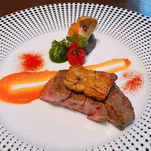 フォアグラとお肉。トリュフのソース、柚子胡椒、塩でそれぞれ楽しめたのも良かったです。