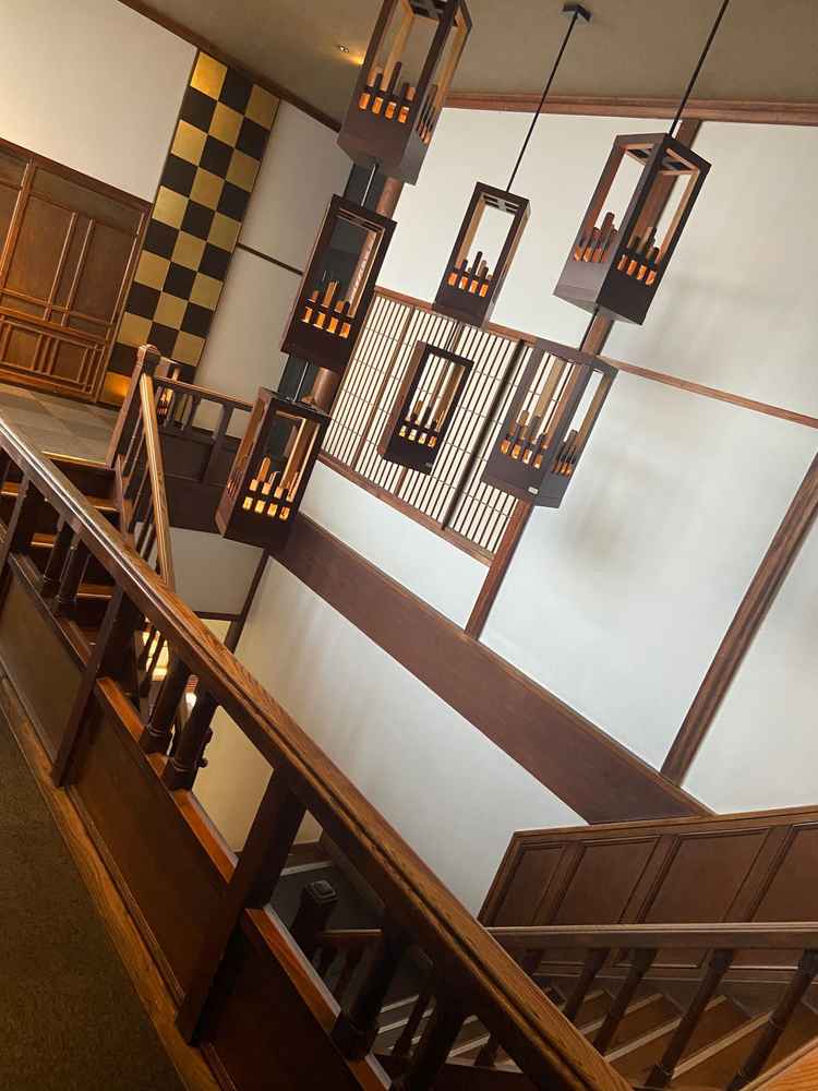 前撮り写真で人気の交差階段。洋装でも和装でも、とても映えそう！！！