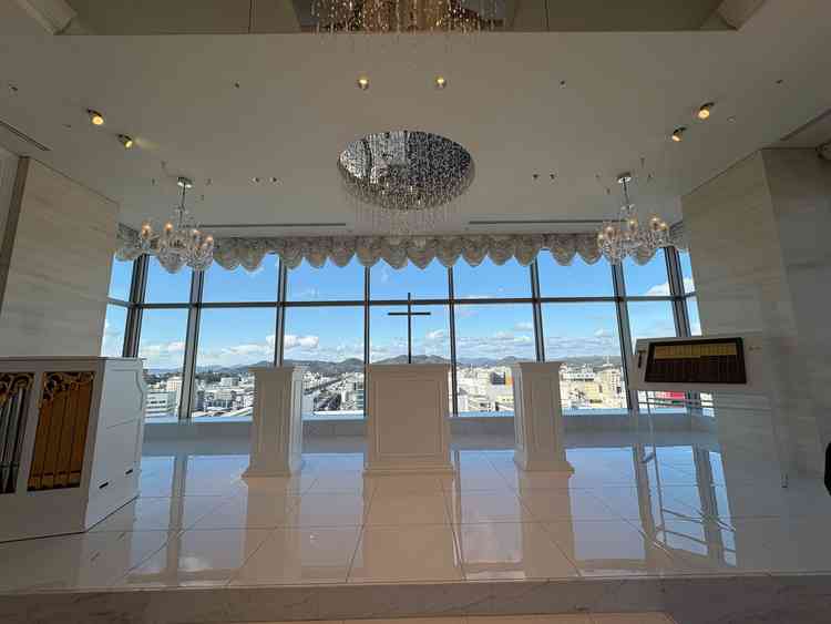 チャペルのバージンロードの先