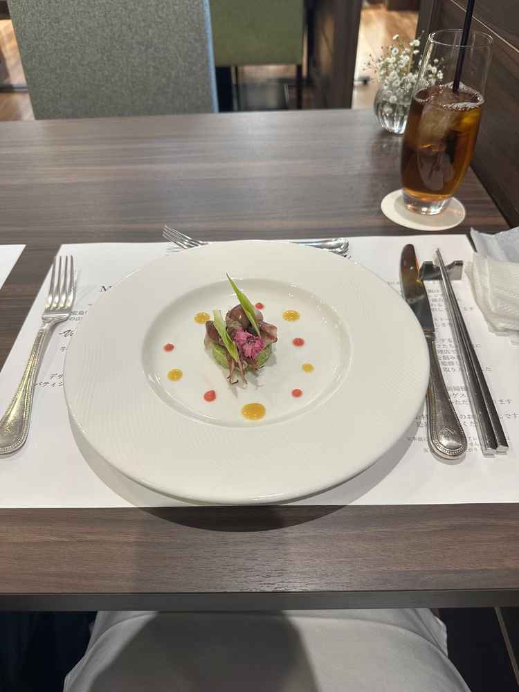 季節の料理が出てきて見た目や味だけでないこだわりを感じました。