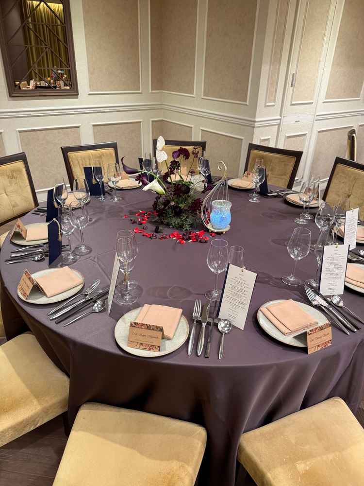 披露宴会場が2種類あり、どちらにするか選ぶのも楽しいです。