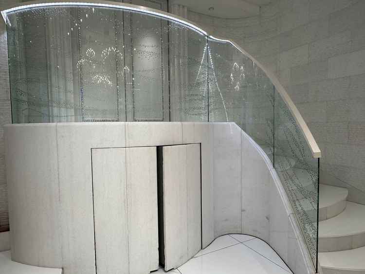 もう少し高めの階段が理想だったが、実物を見たらこれもアリかもと思った。