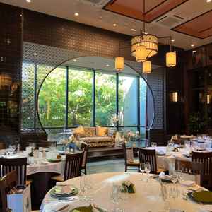 披露宴会場オリエンタルテラス。中華で落ち着いた感じが珍しく、水辺も隣接しておりとても素敵でした。