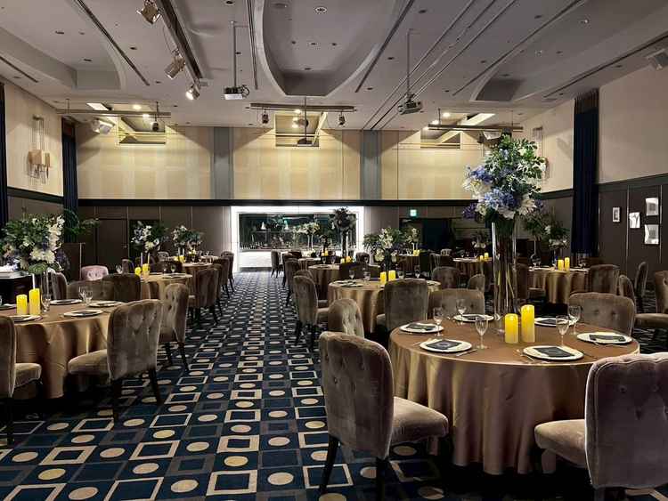 別フロアの披露宴会場写真。ホテル内に3種類の異なる雰囲気の披露宴会場があり、好みに合わせて選択できる