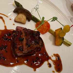 試食会では会場でのみ取引のある千葉県産のお肉を美味しくいただきました。(その他海鮮の前菜あり)