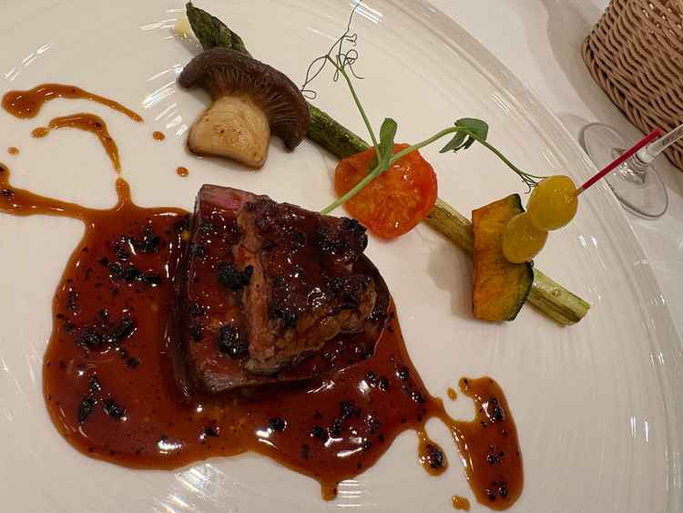 試食会では会場でのみ取引のある千葉県産のお肉を美味しくいただきました。(その他海鮮の前菜あり)