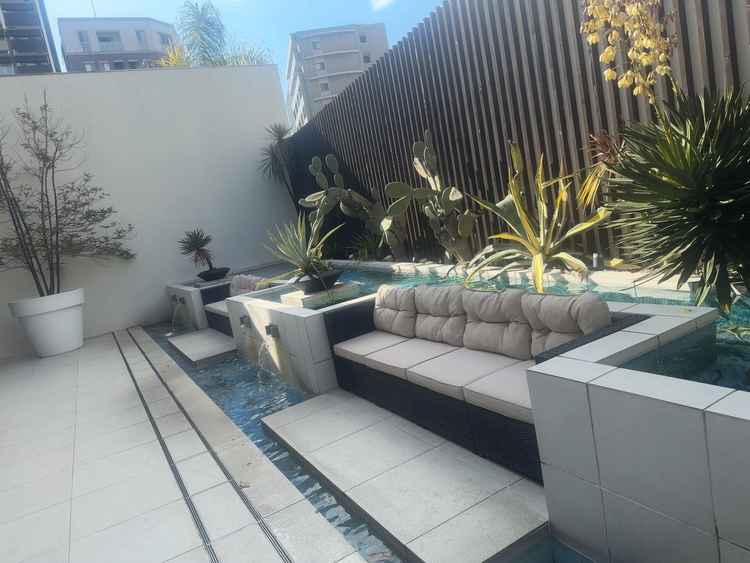 テラスは少し汚く感じました。