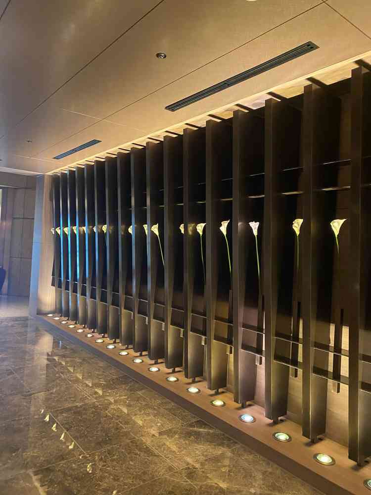 披露宴会場前のスペース。フォトスポットがあり、参列者を飽きさせない。