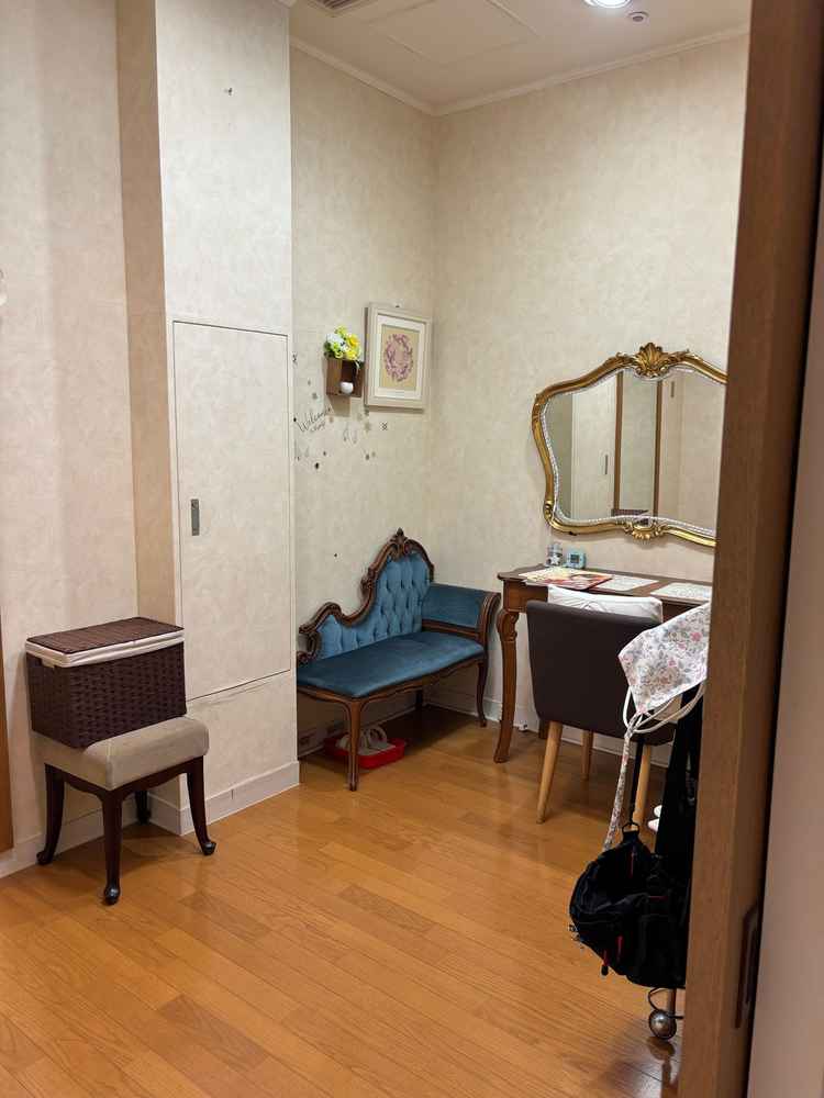家族用の控え室。化粧室。