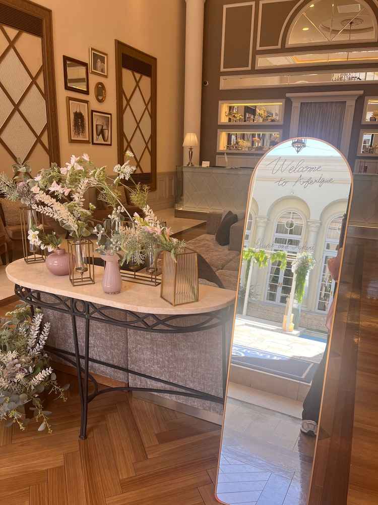 ガーデンを過ぎると、ウェルカムボードを飾ったり自分たちらしい装飾ができるところ！ここもまたオシャレ！