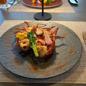 オマール海老と鹿児島県産牛の試食。とてもおいしかった。