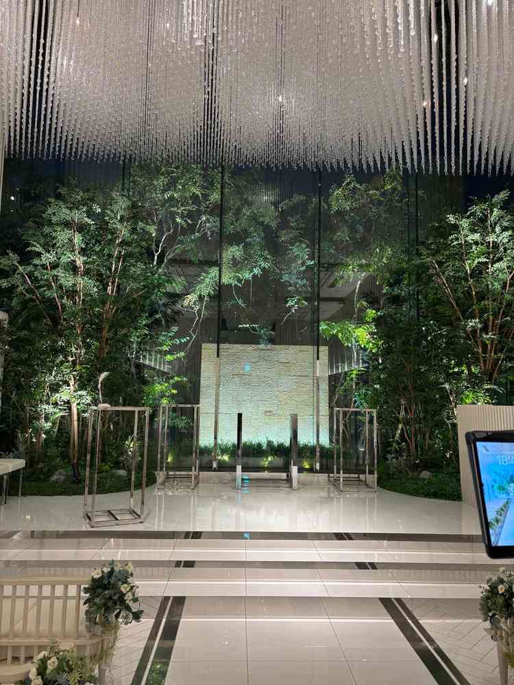 夜の見学でしたが、チャペルも明るく写真映えするなと思います。