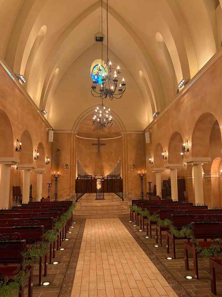 「日本の美しいチャペル100選」に選ばれたチャペルが素敵でした。