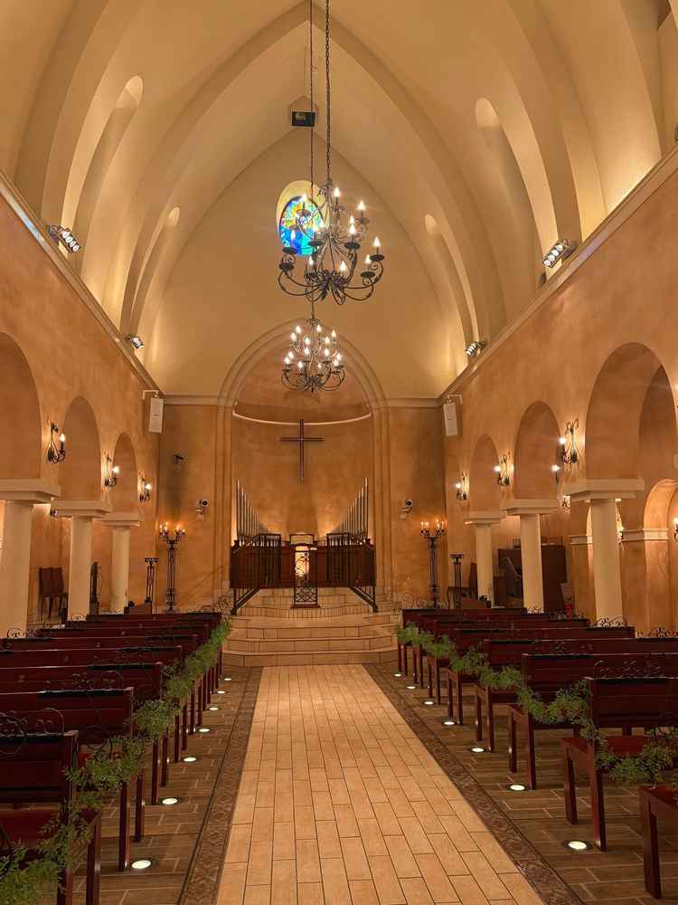 「日本の美しいチャペル100選」に選ばれたチャペルが素敵でした。