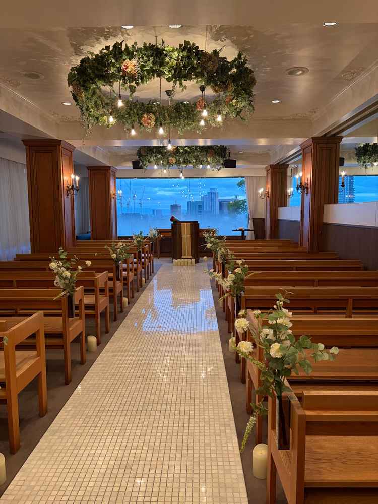 当日30分前まで屋外or屋内のチャペルのどちらでも挙式するか選べるそうです。