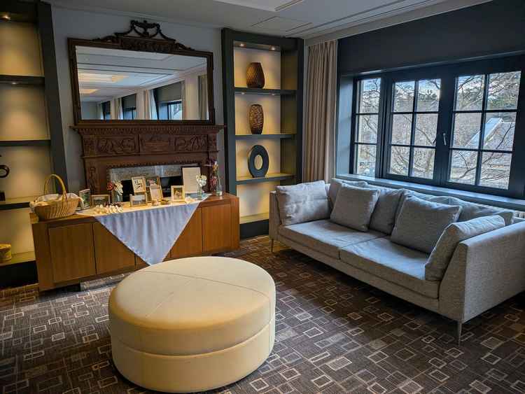 2番目に大きい会場の中にはソファもあって、ここもフォトスポットになります。