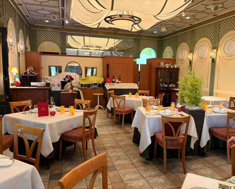 披露宴会場（レストラン）の内観