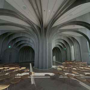 独特なアーチ型が印象的でした！ただ王道のバージンロードではないので好みが分かれる点だと思いました。