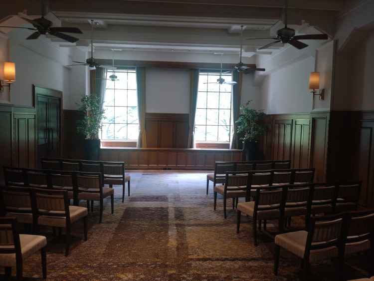 頭取の部屋。ここでも食事が出来るので、結婚式を少人数で行う私たちにはピッタリでした。