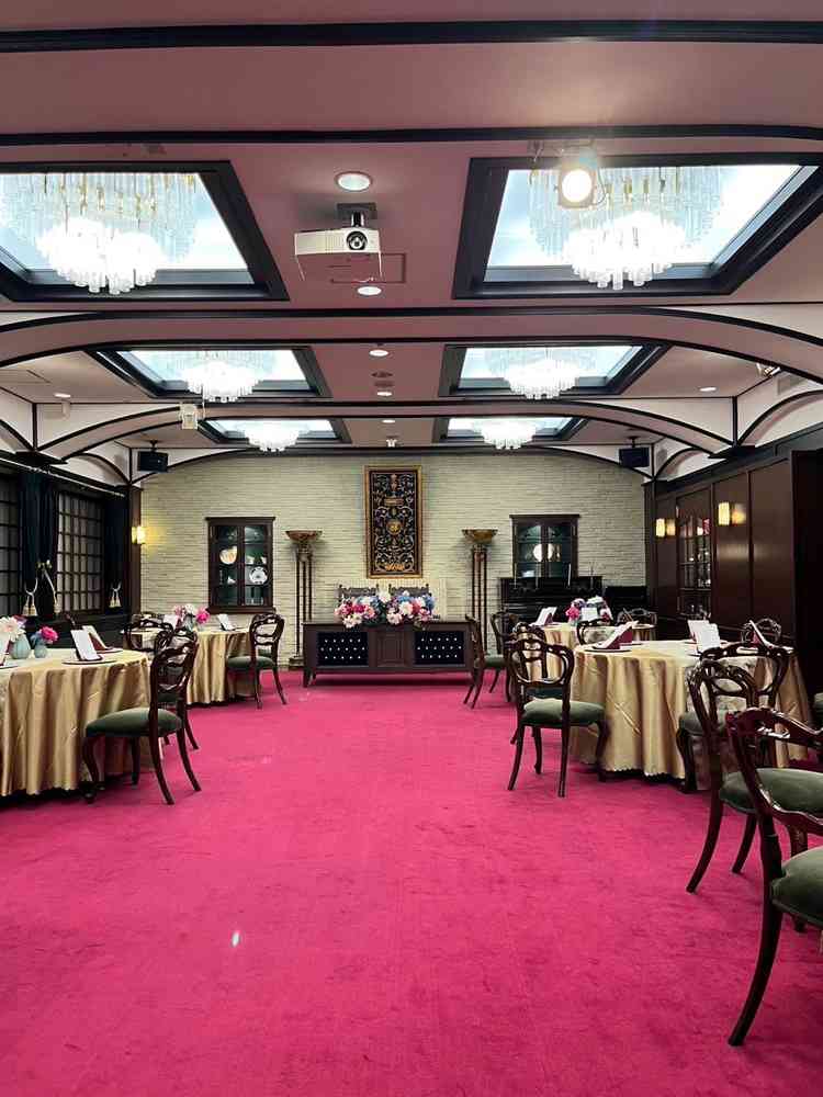 披露宴会場1(キャパ少ない)