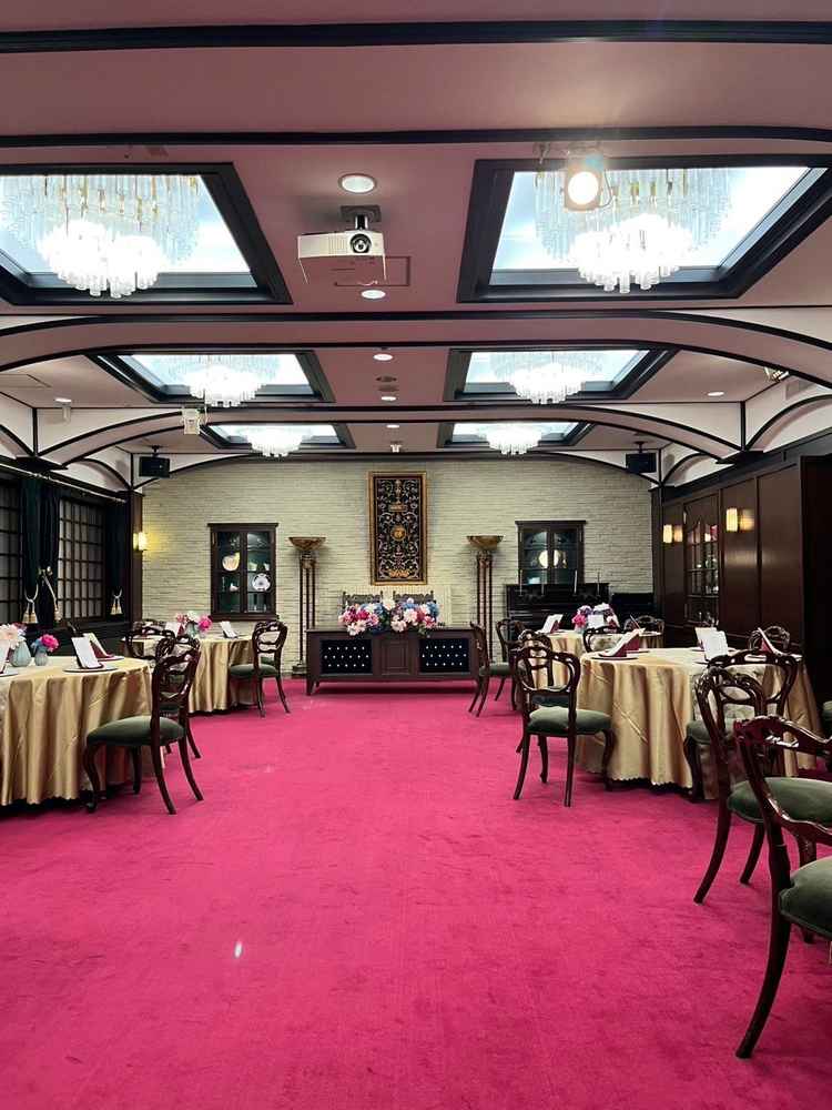 披露宴会場1(キャパ少ない)