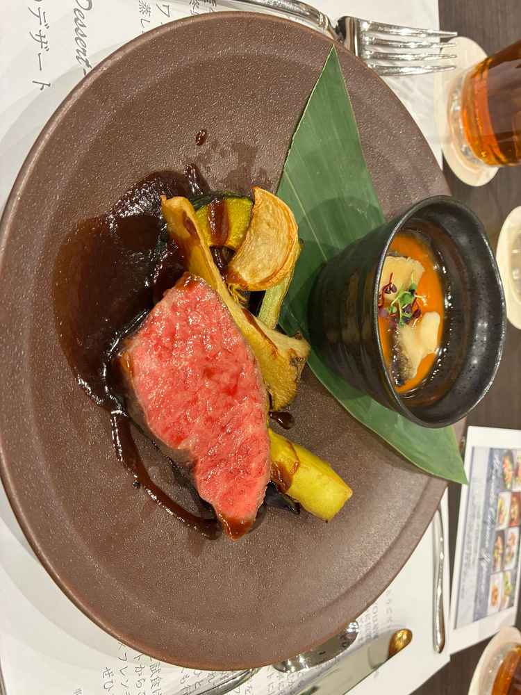 お肉料理の試食です。とても美味しかったです。