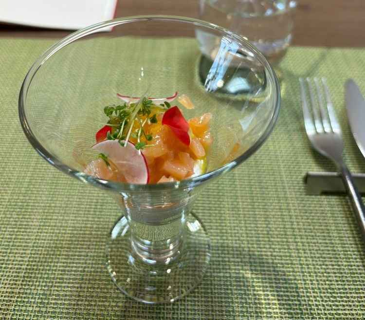 一番下の層に緑茶が使われていることが意外でした。とても美味しかったです。