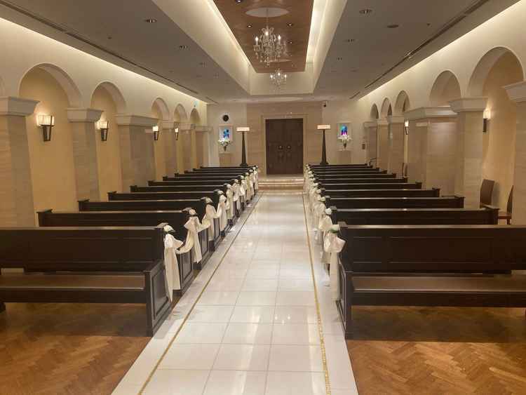 バージンロードに長さがあり、一歩一歩思いを踏み締めながら歩めそうなチャペルでした。