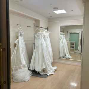 花嫁の着替えスペース。個室で、トイレも部屋ごとに完備されています。