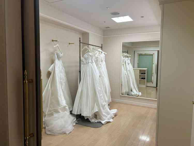 花嫁の着替えスペース。個室で、トイレも部屋ごとに完備されています。