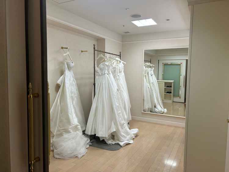 花嫁の着替えスペース。個室で、トイレも部屋ごとに完備されています。
