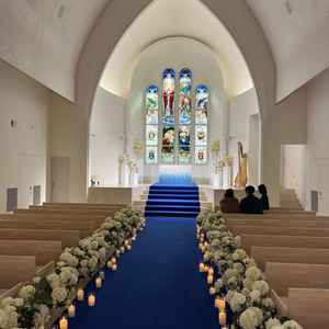 チャペル入り口　スタッフによる開扉の演出あり