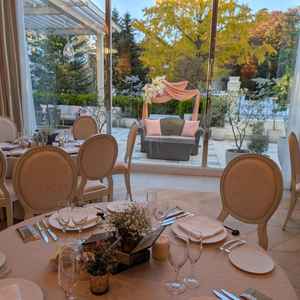 披露宴会場。内装もガーデンも素敵。内階段があり登場の仕方も何パターンかあって良さそうだった。