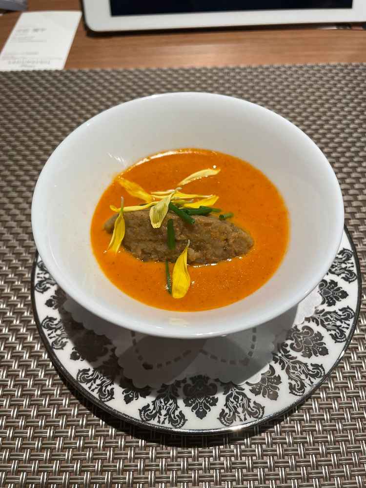 エビの茶碗蒸しのようなものでした。海老の風味がすごく美味しかったです。